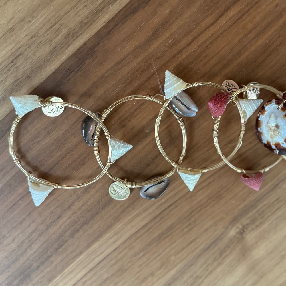 White, Handmade, Shell Bangle Bracelet - Picture 3 of 3
